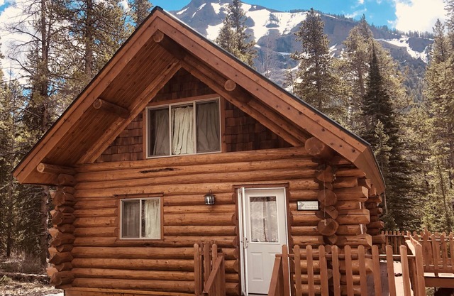 2Mi zum Yellowstone NP, NE-Tor, spektakuläre Aussicht 2 Zi mit Loft. Schlafen 6