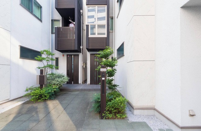 2min from Shinjuku station & 98m2 high quality house in the city center & high speed free wifi & Max 9 people