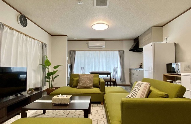 2 minutes on foot from the station/Maximum 17 people/Parties allowed/12 beds