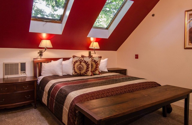 Romantische Suite mit Whirlpool und reichhaltigem Frühstück in der Innenstadt von Shelburne, VT