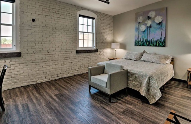 2nd Street Inn Room #13