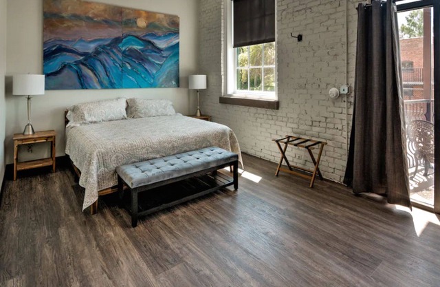 2nd Street Inn Room #2