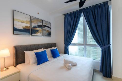 2R2B Seaview Serenity 1 to 8pax Gurney Mansion One