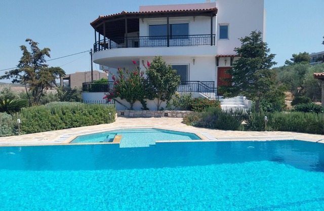 DIE DREI GRACES - VILLA MIT SCHWIMMBAD