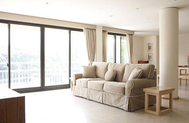 Luxuriöse 3 (+1) Schlafzimmer Wohnung in der Nähe von Chitlom BTS