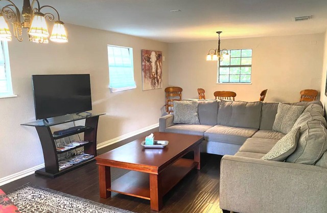 3/1 + Office/Lg Yard, Short Term Leases
