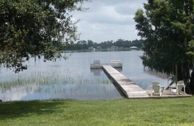 3/2/2 Lake House Saisonvermietung. Ca. 1800 m² Wohnfläche Angeln und Bootfahren.