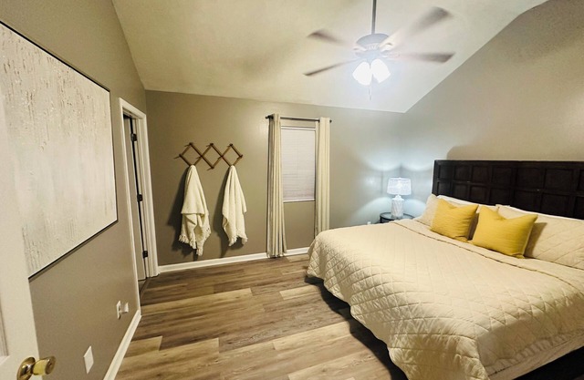 3/2 near Casino, Plants, Restaurant & Lake Charles