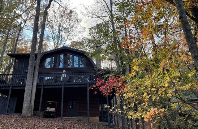 3-4 Bedroom Lake Front Cabin for any season! Perfect Large Family Retreat!