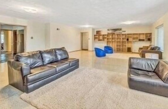 3,400sq ft 5 Bedroom Condo Sleeps up to 10