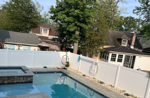 3.5 blocks to beach Heated pool and spa Great for families and kids Sleeps 15