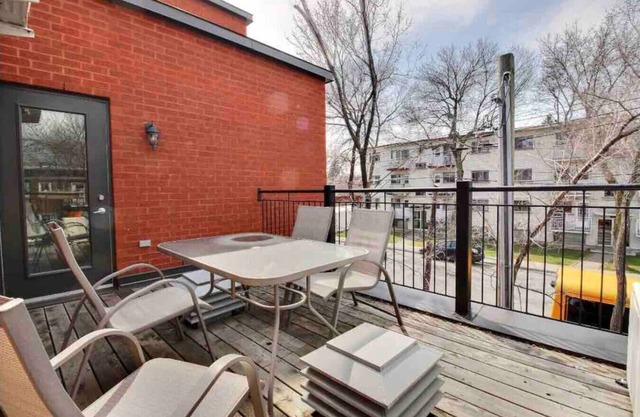 3,5 with 2 terraces nearby all services