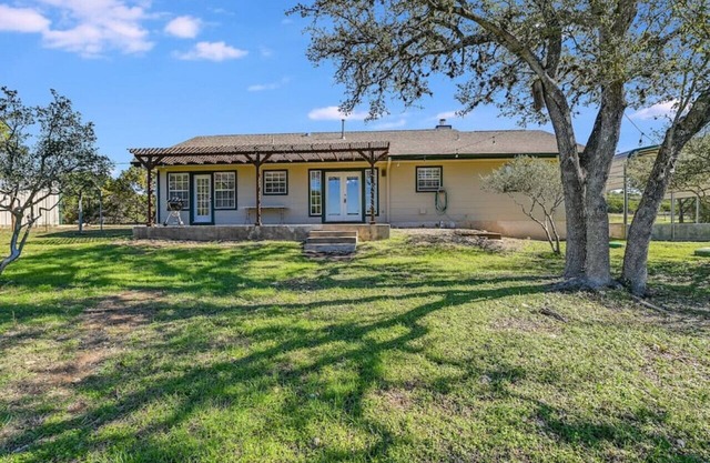 3 Acre Home On Creek W/Pool! Hill Country Views