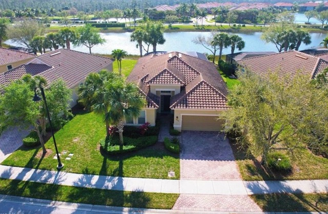 3-bd house in fantastic Plantation Golf neighborhood with pool, fitness, laundry