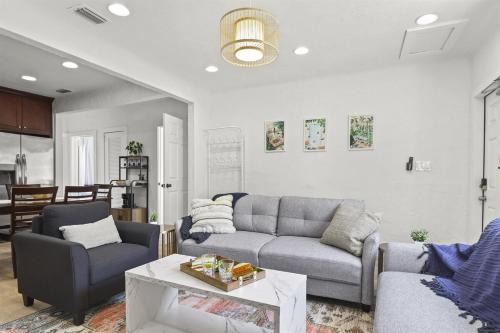 3 BD House in-law Apt - Palm Wave Stays