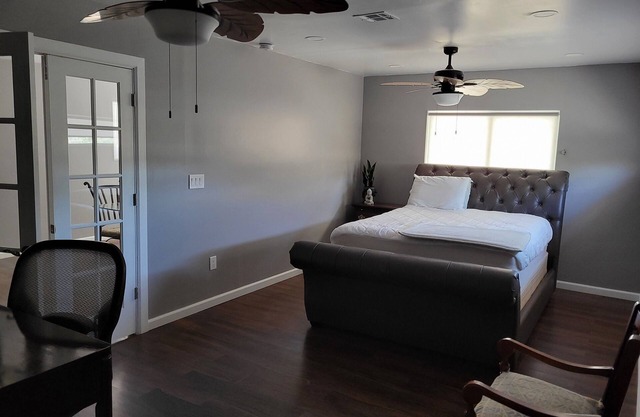 3-bdm home, sunny El Paso near shops, medical, schools, restaurants, & more