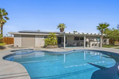 3 BDR Desert Oasis in the Heart of Palm Springs