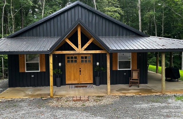 3 bdrm/2 full bath home 1.5 miles from Wolf Creek Marina, Lake Cumberland