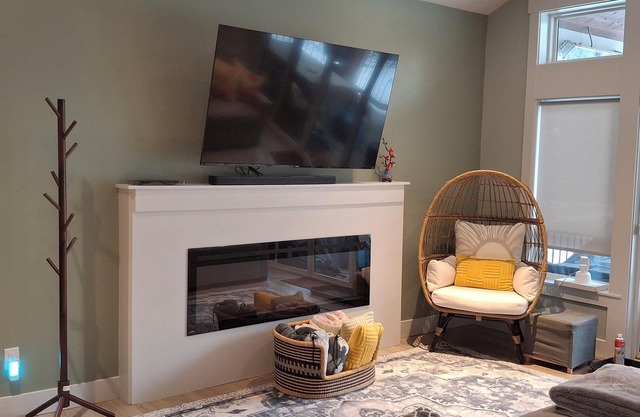 3-bdrm cozy cabin in gorgeous Sunshine Valley w/ the comforts of home in nature.