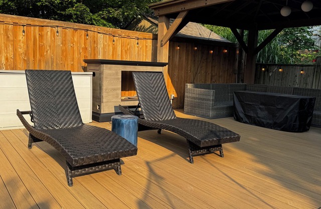 3-Bdrm Home w/Hot Tub, Backyard Oasis, Office Setup, Soaker Tub-Prime Location