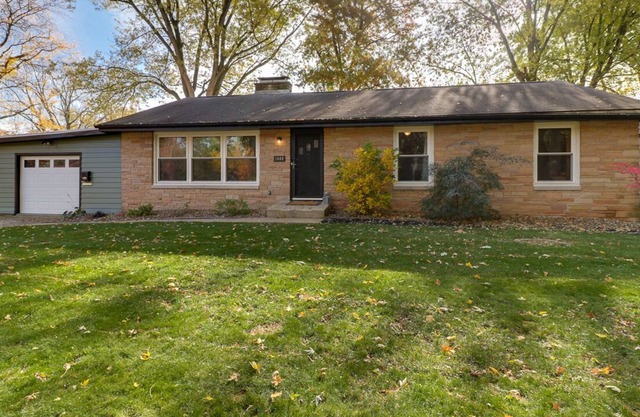 3 bdrm home w/ hot tub & fire pit. Close to ISU, IWU, Uptown & multiple parks.