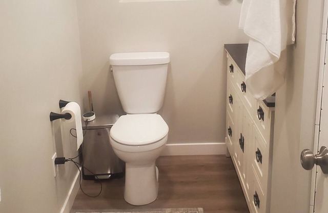 3 bed 1 bath with full kitchen, ducks, and washer/dryer