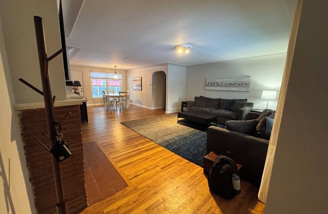 3-bed, 2-bath cottage with fireplace and AC. Steps from CSU and Old Town.