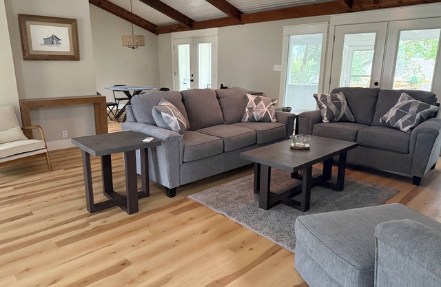 3 bed/2 bath home minutes from I-75 and Wild Adventures; WiFi, laundry, kitchen