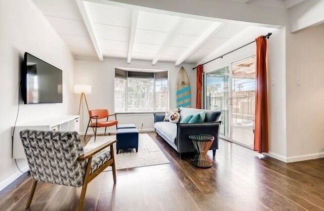 Neu renoviertes 3 Schlafzimmer, 2 Badezimmer Haus mit beheiztem Pool und Whirlpool, in der Nähe von allen!