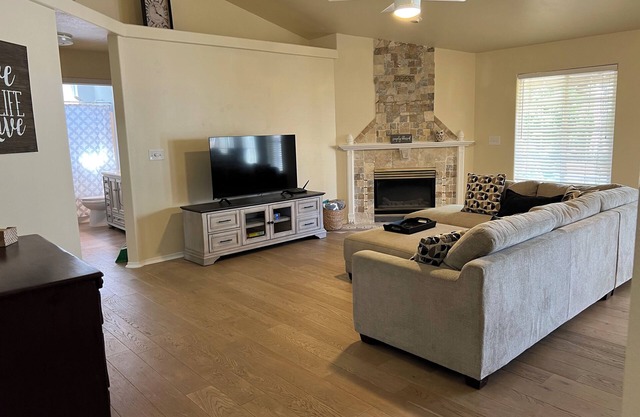 3 bed, 2 bath home w/ RV parking