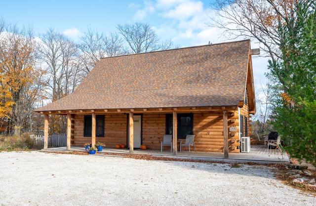 3 bed 2 bath log cabin w/ firepit in Sister Bay, WI