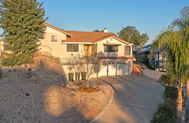 3 bed/ 2 bath Stunning Mountain Views