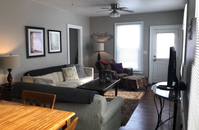 3 Bed - 3 Full Bath, 2 En Suites, Large Patio, Shaded Yard & Fire Pit