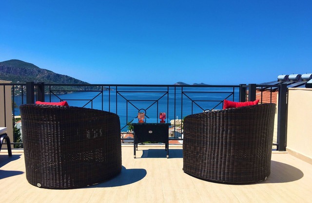 Villa mit 3 Schlafzimmern und 4 Bädern in der Altstadt von Kalkan. Privater Pool und atemberaubender Meerblick
