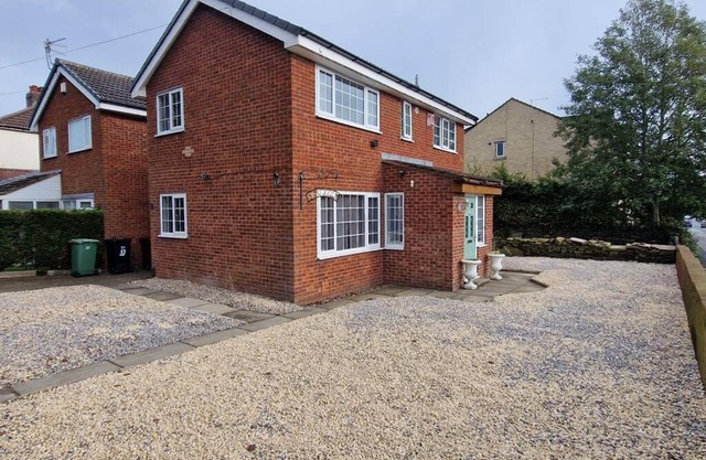3-Bed Detached House Private Drive for Two Cars