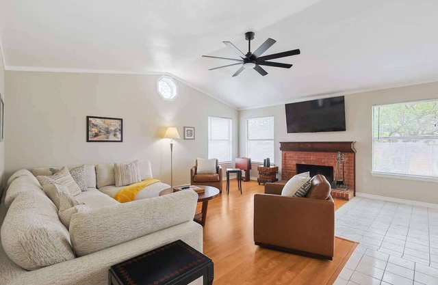 3 Bed home in Garland