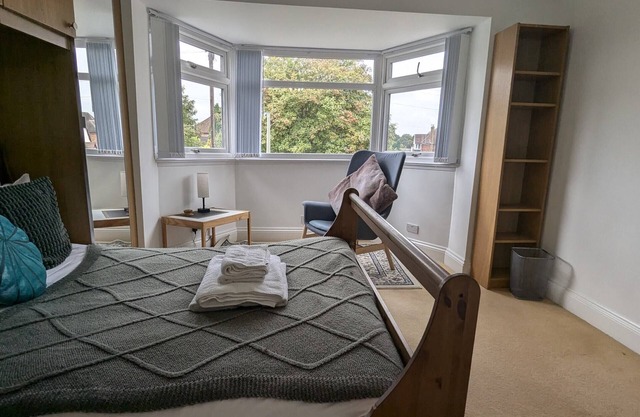 3 Bed Home, with parking - Solihull Centre