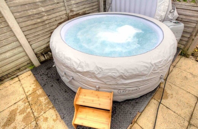 3 Bed House-Hot Tub-Free parking