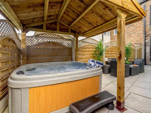 3 Bed House With Hot Tub Great Ayton - TOP Terrace