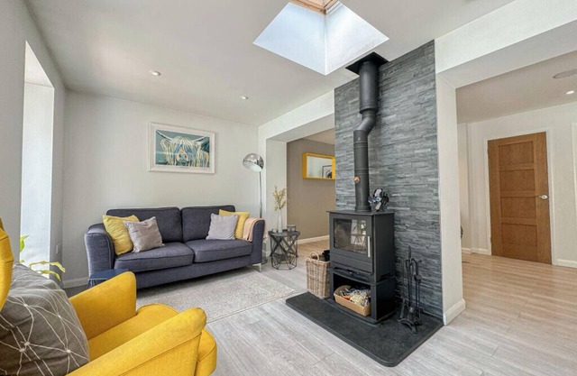 3 bed - open plan - central home - Sleeps 5-6