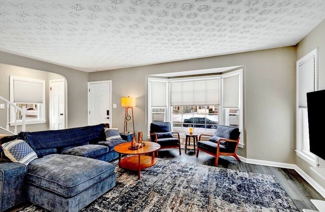 3 bed home in a South Euclid- Cleavland w ac