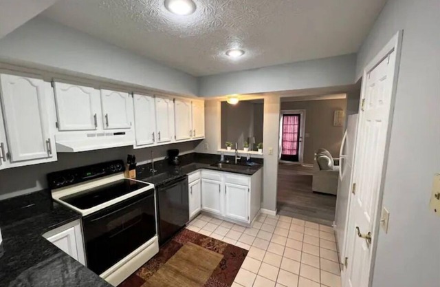 3 bed townhouse close to Casino!