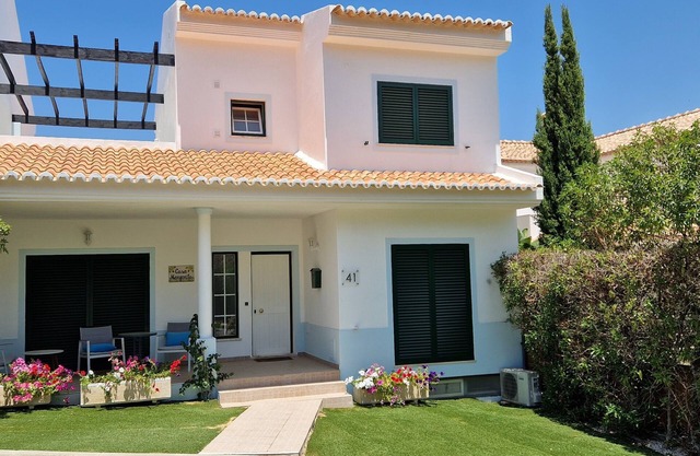 3 Schlafzimmer, Villa zu vermieten in Varandas do Lago (Quinta do Lago)