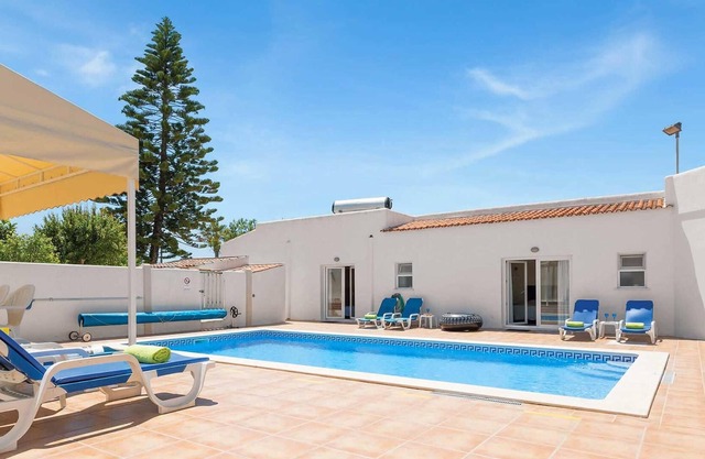 3 bed villa on the outskirts of Rocha Brava