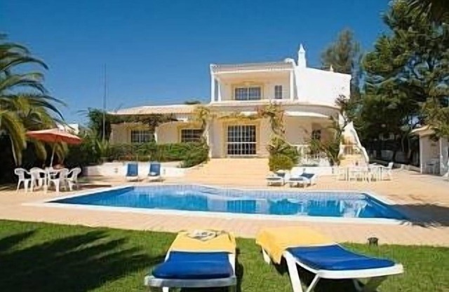 3-Bett-Villa mit eigenem Pool und Garten - für 6/8 Personen. 5 Minuten zu Fuß zum Dorf.