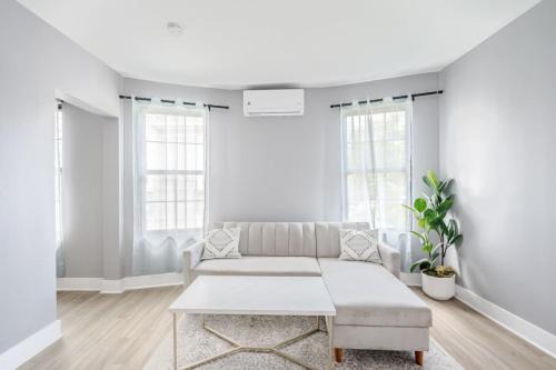 3 Bedrm Apt at Black Rock Suites