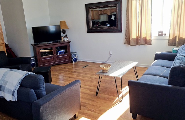 Neu renoviertes Haus mit 3 Schlafzimmern, 2 Blocks vom Schneemobil- / ATV-Trail entfernt