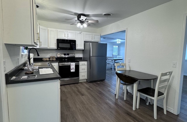 3 Bedroom 1 Large Bath, w/Fenced Back Yard! 3 Miles from West Plains!