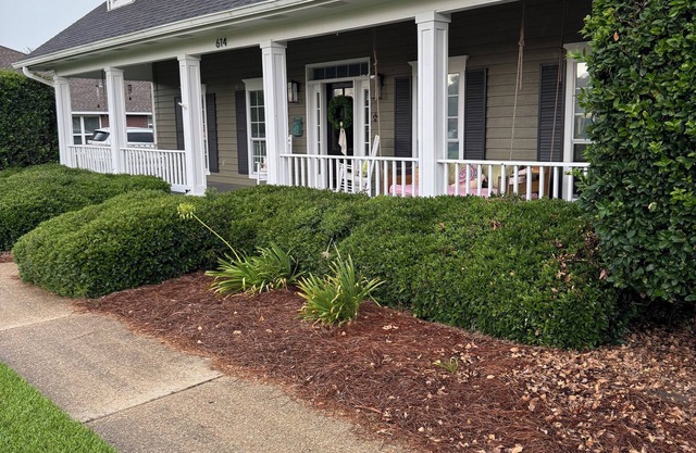 3-bedroom, 2.5 bath Acadian style house in amazing Gulfport, close to beach