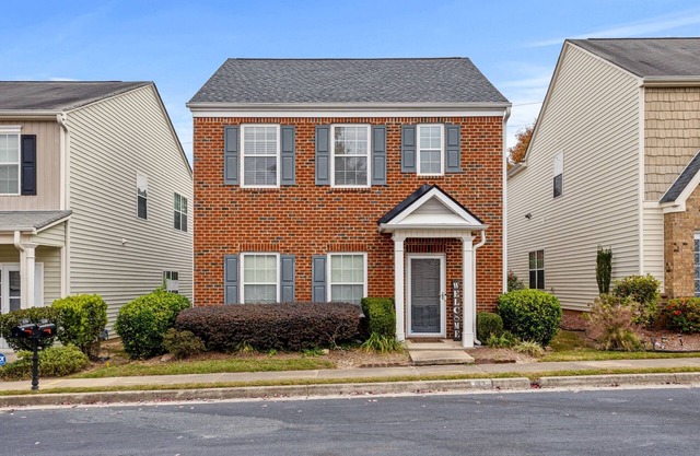 3-bedroom 2.5-bathroom house in Atlanta w/ Office space and High-Speed Wifi.